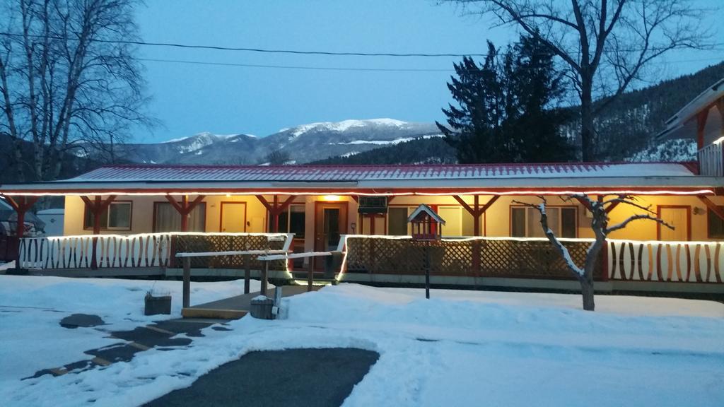 Rivermount Motel Little Fort Exterior photo